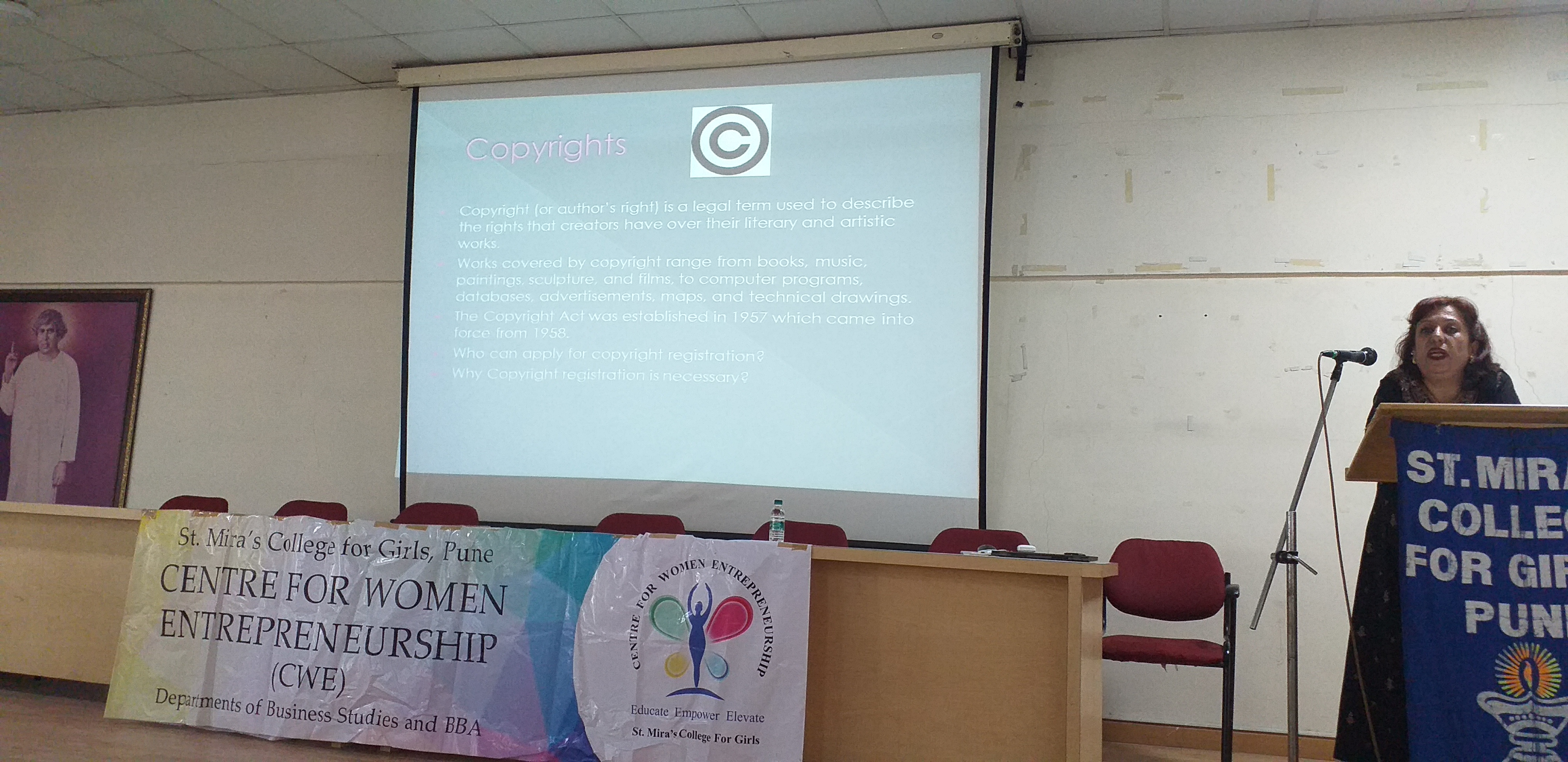 Ms. Anju Khemchandani conducting the Workshop